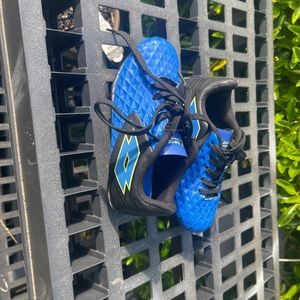 Kids soccer shoes